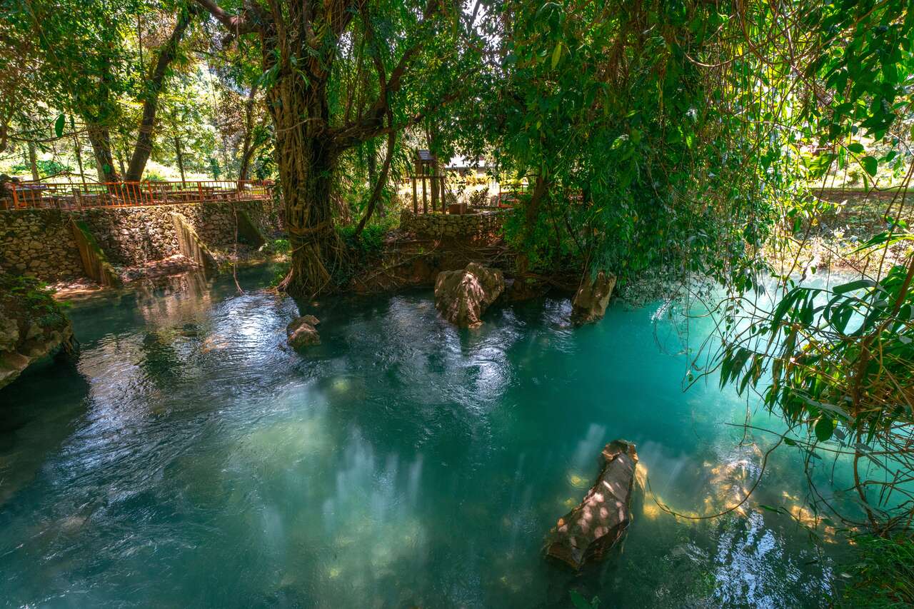 Capture the serene beauty of Vang Vieng’s adventurous landscapes